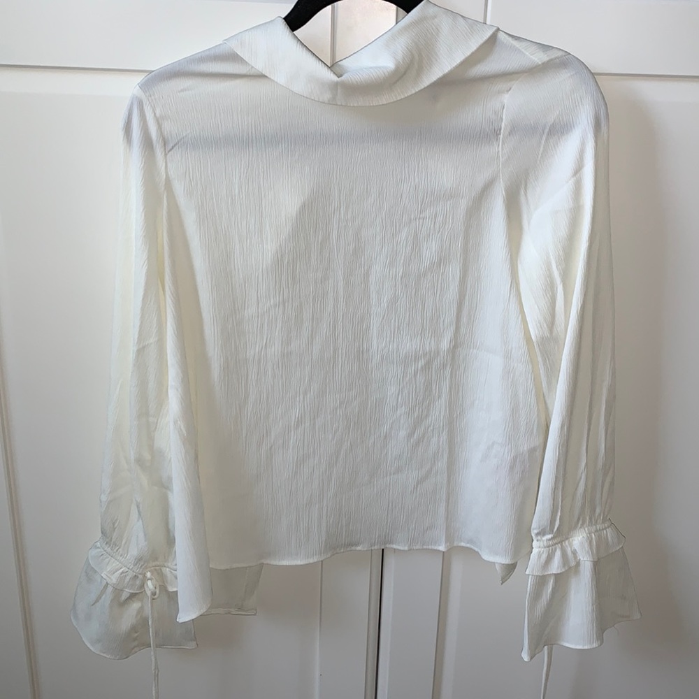 Vero Moda white long-sleeved blouse